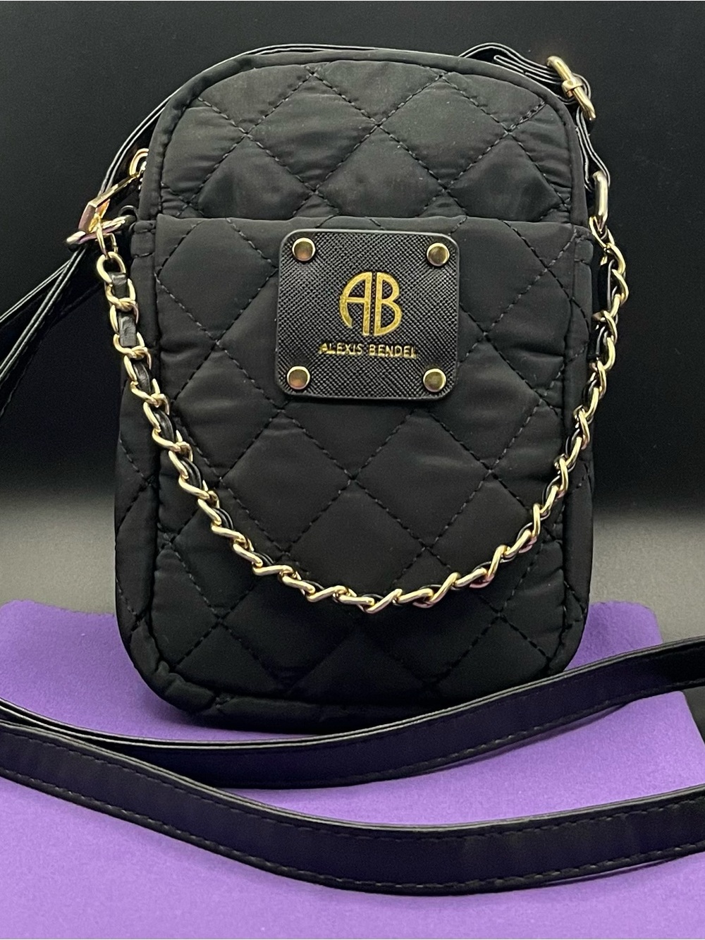 NWOT Alexis Bendel Black Quilted Nylon Crossbody Phone Bag